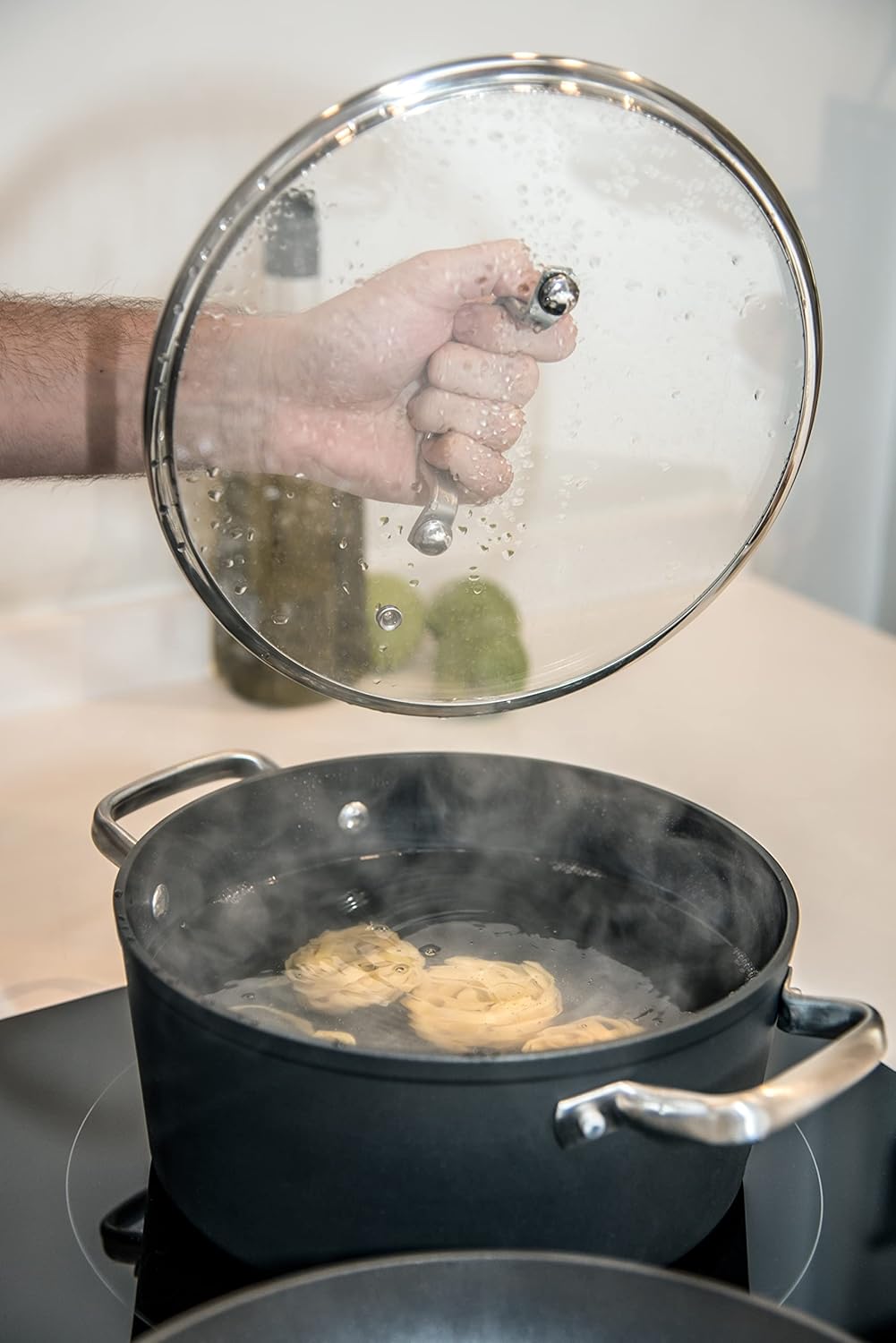 Cacerola Antiadherente Serie Samoa en Aluminio Forjado Color Negro Asas de Acero Inoxidable